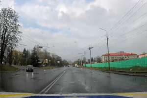 Луцькі патрульні допомогли доставити в лікарню немовля, яке впало з візочка (Відео) 