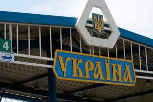 Через пункт пропуску на Волині до України намагаються потрапити групи іноземців (відео)