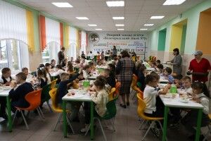 Менше солі та цукру: очільник Волинської ОВА досліджував проблеми шкільного харчування