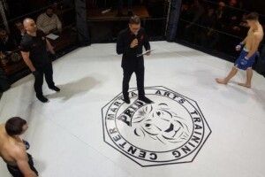 У Рівному спортсмени гамселили один одного за змішаними правилами