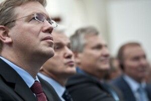 Спеціально прибув у Київ: до суду підтримати Порошенка прийшов колишній єврокомісар Штефан Фюле