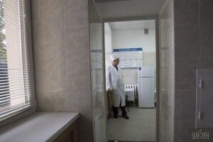 У Житомирі під час святкування Дня мікрорайону на дітей впав величезний металевий банер