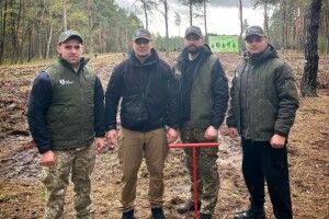 Волинські патрульні долучилися до акції «Мільйон дерев памʼяті та життя»
