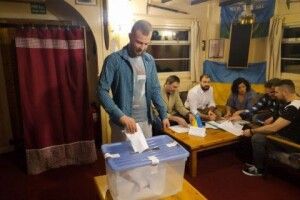 Українські полярники найбільше довіряють Вакарчуку