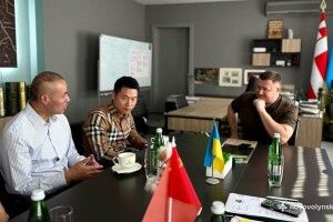 Поки одні китайці економічно допомагають Росії, інші приїхали робити бізнес на Волинь