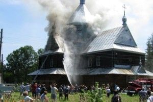 Чому в Україні горять старовинні церкви