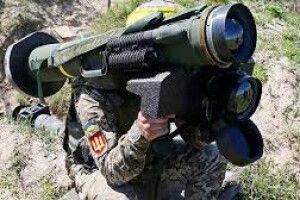 Українські військові «втрамбували» російський танк в асфальт (Відео)