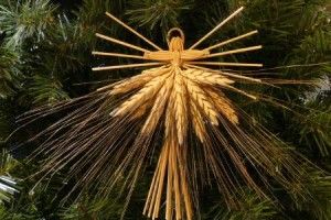 Волинські майстрині представляють ялинкові прикраси з природніх матеріалів 