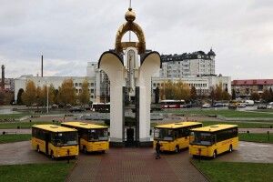 Чотири громади на Волині отримали ключі від нових шкільних автобусів