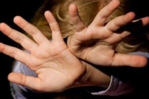 На Волині жінка напала на 12-річну дівчинку і побила її
