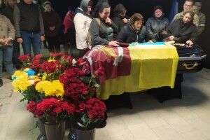 Залишилася вагітна дружина: на Полтавщині поховали 28-річного Героя родом з Волині