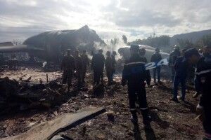 В Алжирі упав військовий літак, повідомляється про сотні загиблих