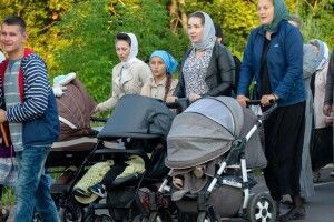 Пів тисячі прихильників московського патріархату з Рівненщини пішли хресним ходом до Почаєва (Фото)