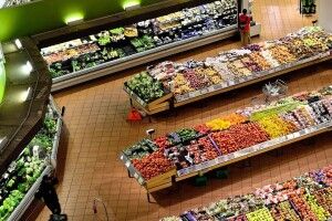 М'ясо, овочі, олія та молочка в Україні подорожчають: як зміняться ціни на продукти до кінця року