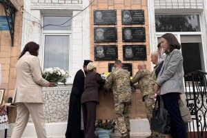 На фасаді ліцею на Волині відкрили меморіальні двом загиблим захисникам