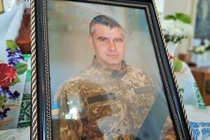 У місті на Волині провели в останню путь Героя «на щиті» – батька чотирьох дітей