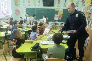 Клименко обіцяє по поліцейському в кожну школу