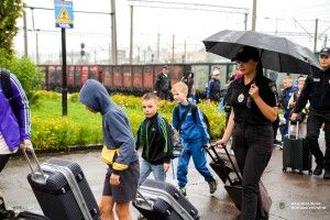 У Рівному зустріли дітей із прифронтового Запоріжжя