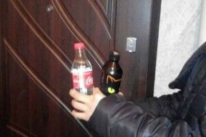 У Луцьку жінка в під’їзді торгувала сурогатом
