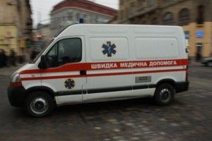 У Львові  «швидка» збила жінку з дитиною