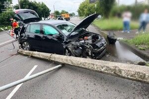 В обласному центрі Волині легковий автомобіль збив електричний стовп
