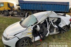 На Рівненщині зіткнулися легковик «Renault Fluence» та вантажівка «DAF» (фото)