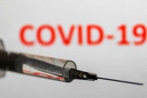 Третя доза COVID-вакцини показала високу ефективність проти штаму Дельта