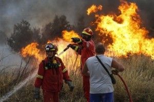 Від пожеж у Греції загинуло 20 людей та зникли туристи