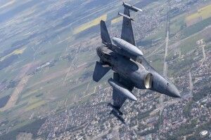 Newsweek: Винищувачі F-16 ймовірно вже в Україні