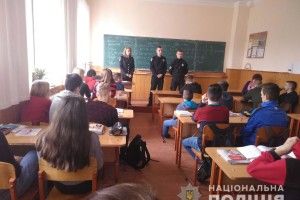 Костопільських школярів агітували йти служити в поліцію (фото)