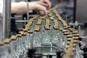 Половина горілки виробляється в Україні нелегально