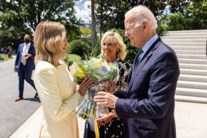 Зеленська робила тест на Covid перед зустріччю з Байденом, зробить ще один