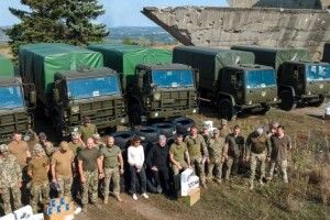 10 бригад і батальйонів та снайпери ССО: стало відомо, кому Порошенко привіз техніку у день народження