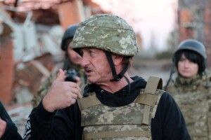 Колишній чоловік Мадонни, зірка Голлівуду приїхав на передову до українських воїнів