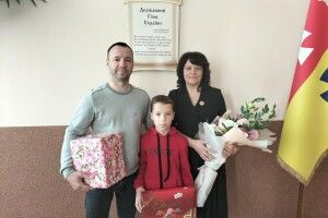 Волинянку привітали з присвоєнням звання «Мати-героїня»