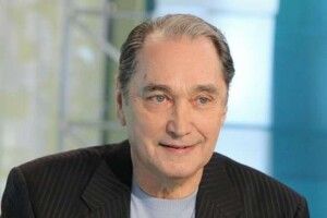 Від коронавірусу помер актор, який зіграв голову роль у легендарному фільмі «Людина-амфібія»