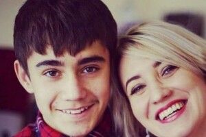 Матір побитого в Парижі українського підлітка підозрюють у торгівлі людьми
