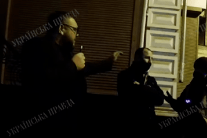 «Дєбіли. Как ви можетє асматрівать авто нардепа?!»: з'явилося відео, як «слуга народу» обзиває поліцейських