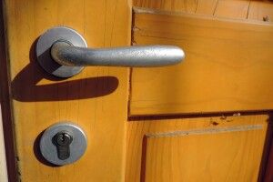 Важкохвора жителька з Рівненщини не змогла самостійно вибратися з квартири