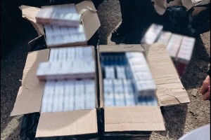 У Луцьку в автівці виявили ящики з безакцизними тютюновими виробами