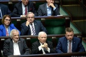 У Верховній Раді пороззявляли роти: польські депутати майже одноголосно «урізали» свої зарплати