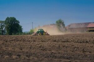 На Волині прокуратура забрала в господаря землю