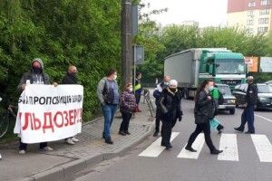 Луцькі базарники третій день підряд перекривають дорогу