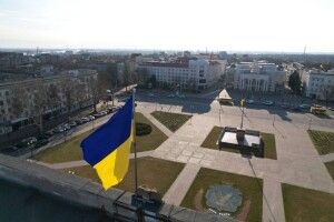 Звозять «зомбований електорат» для псевдореферендуму: у Херсоні окупанти  готують «ХНР»