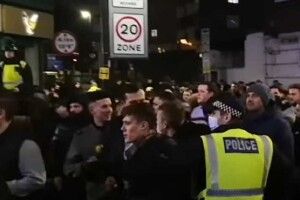 Фанати «Вест Хема» та «Тоттенхема» влаштували криваву бійку перед матчем (Відео)