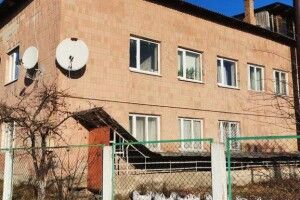 На Волині з адмінбудівлі, де був будинок сімейного типу, виселяють родину