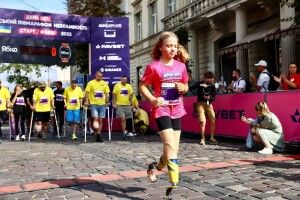 12-річна українка, яка втратила обидві ноги під час ракетного удару, візьме участь у Бостонському марафоні