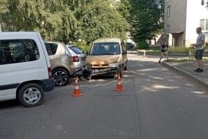 У Луцьку авто збило на тротуарі молоду жінку