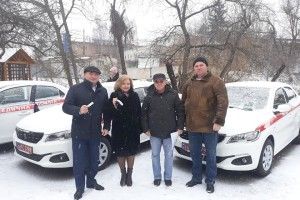 Маневичани отримали новенькі автомобілі швидкої допомоги