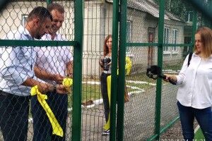 Артем Федецький відкрив футбольне поле у селі на Волині (Фото)